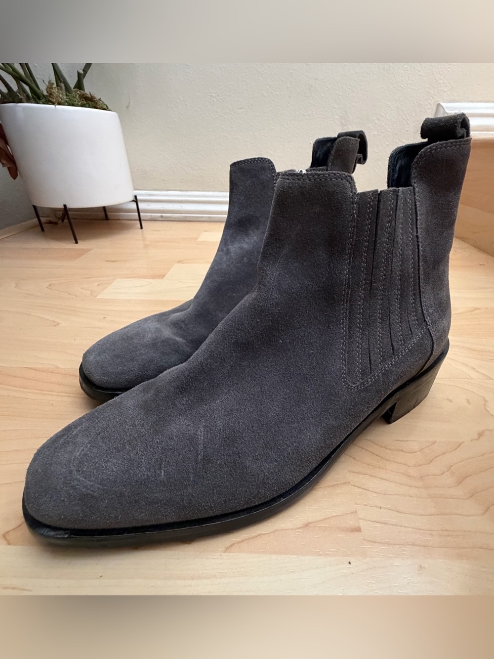 Aquatalia Men's Gray Suede Chukka Chelsea Boots 9 1/2